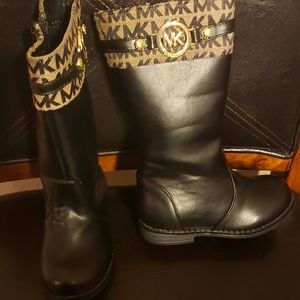 Girls mk boots